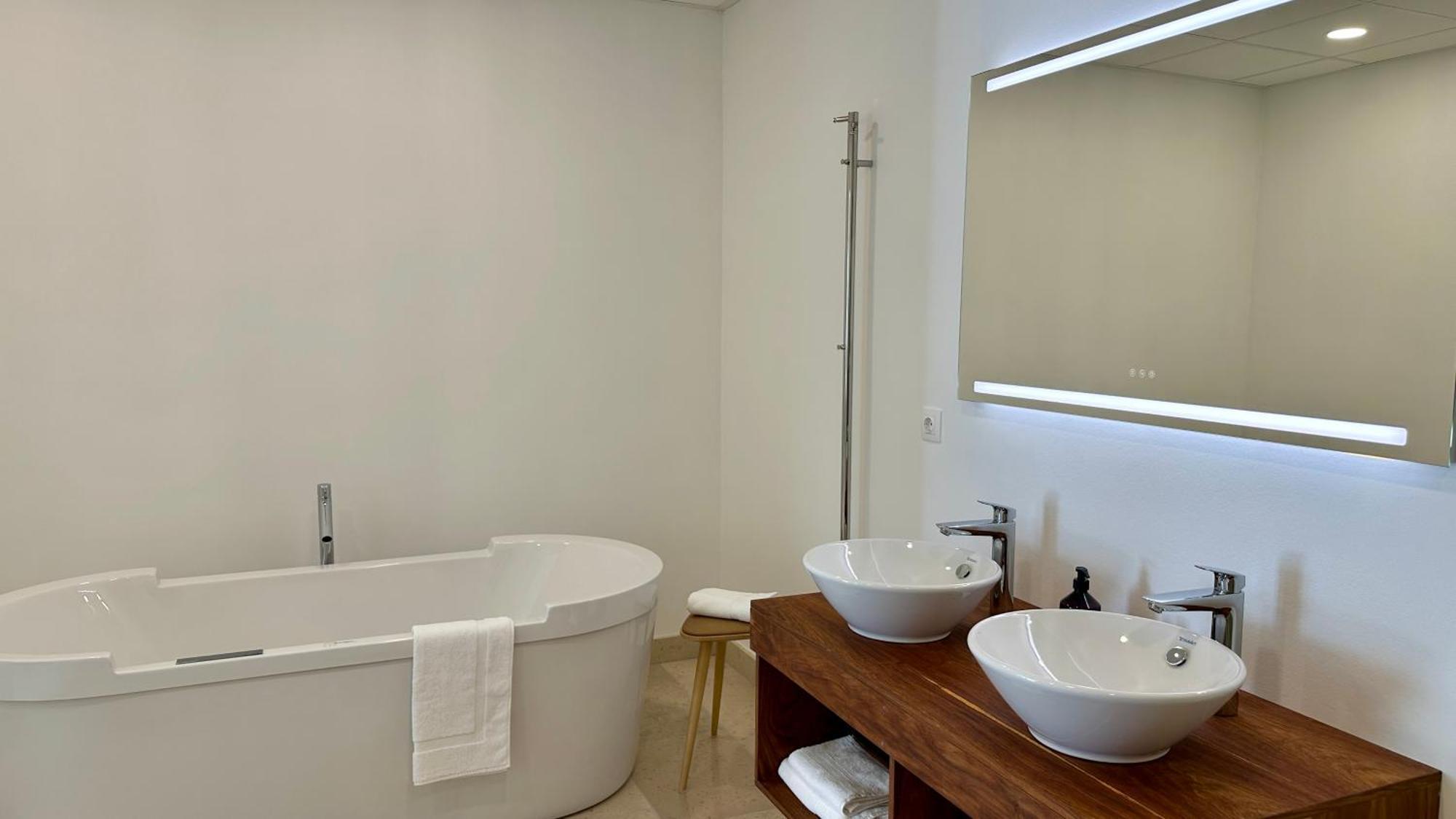 Broze Chateau Lecusse - La Grande Roche - Hotel, Spa, Boutique & Restaurant מראה חיצוני תמונה