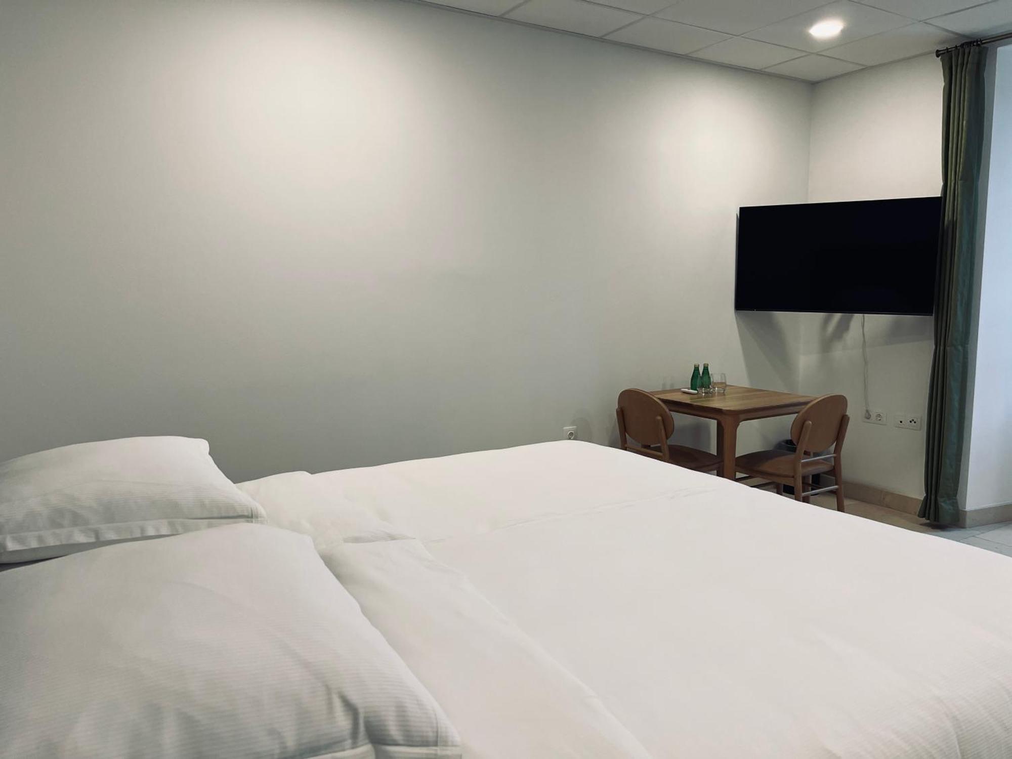 Broze Chateau Lecusse - La Grande Roche - Hotel, Spa, Boutique & Restaurant מראה חיצוני תמונה