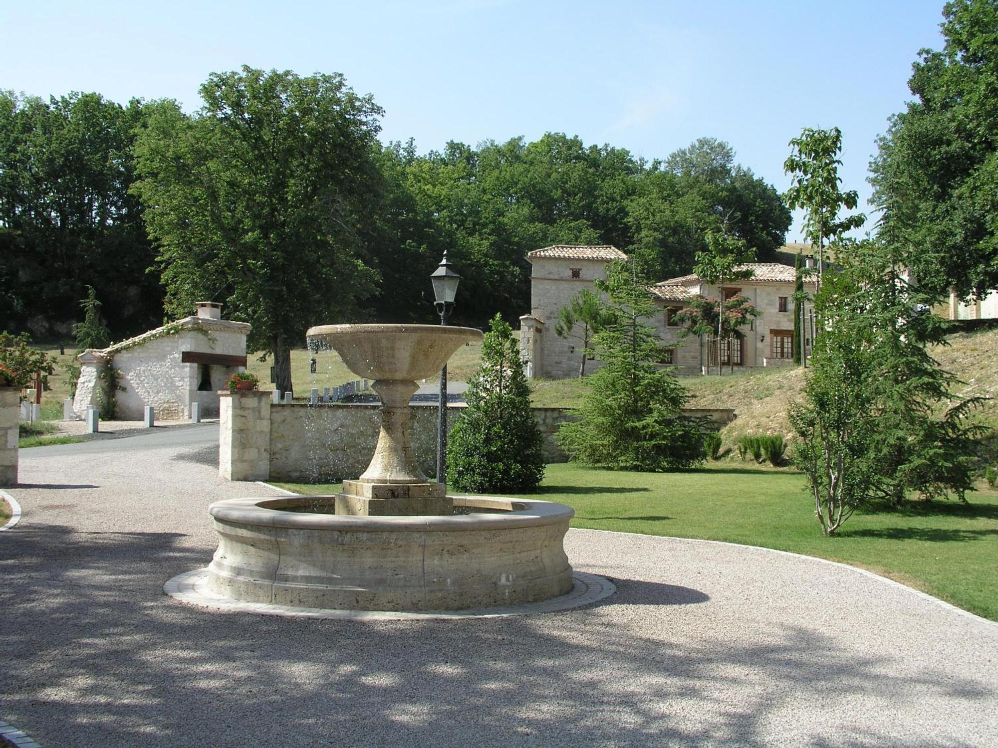 Broze Chateau Lecusse - La Grande Roche - Hotel, Spa, Boutique & Restaurant מראה חיצוני תמונה